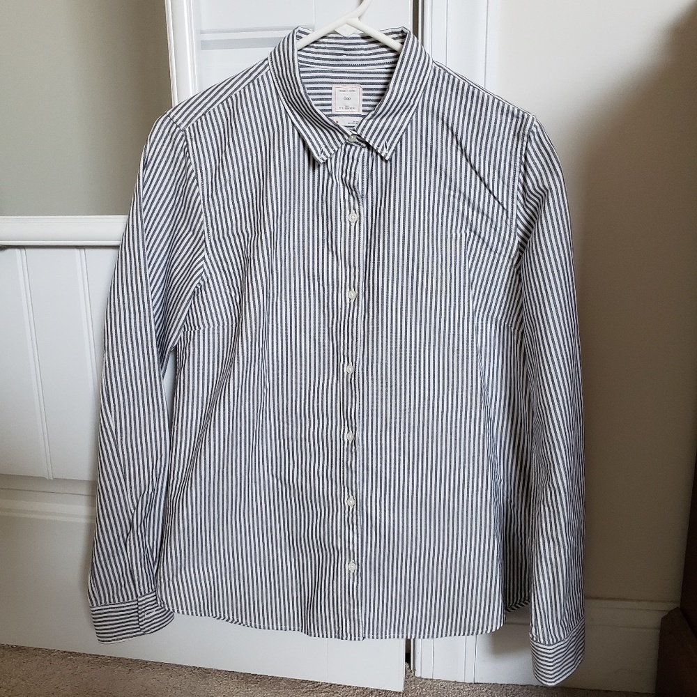 GAP The Fitted Boyfriend button-down shirt